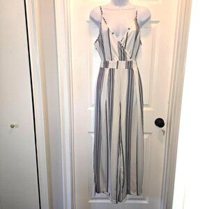 NWT Vutti Women's  Sz Large Jumpsuit Gray &White Stripes Open Back Bow